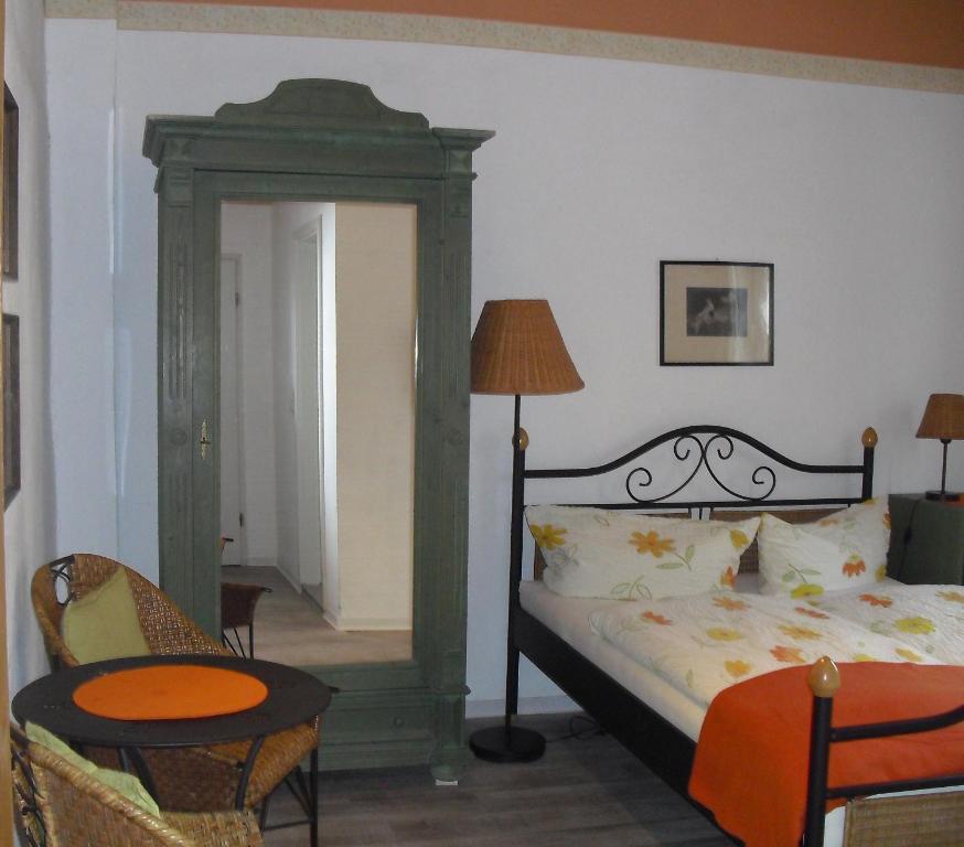 Pension Reuss - Hotel Garni Erfurt Oda fotoğraf